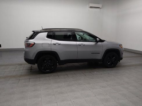 Used 2018 Jeep Compass Latitude FWD image 10