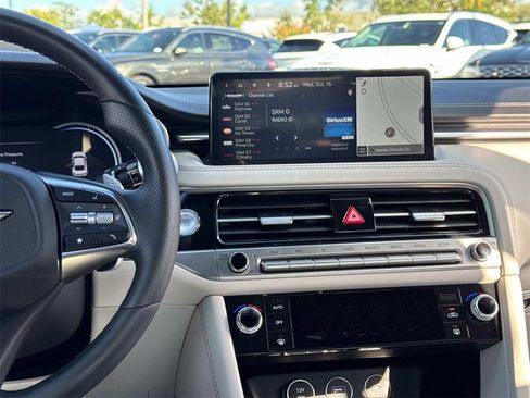 Used 2025 Genesis G70 2.5T image 7