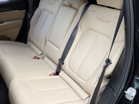 Used 2025 Jeep Grand Cherokee Limited image 17