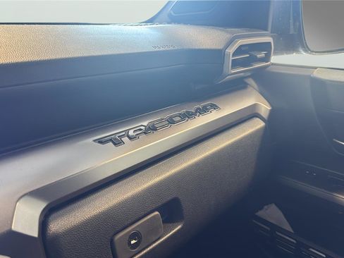 Used 2025 Toyota Tacoma TRD Off-Road w/ TRD Off Road Premium Package image 20