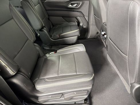 Used 2022 GMC Yukon SLT w/ SLT Premium Package image 14