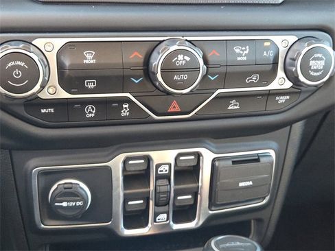 Used 2020 Jeep Gladiator Overland w/ Popular Equipment Package image 22