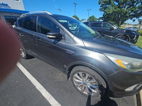 Used 2017 Ford Escape Titanium AWD/4WD image 2