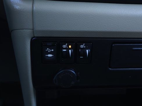 Used 2017 Toyota Sienna XLE image 19