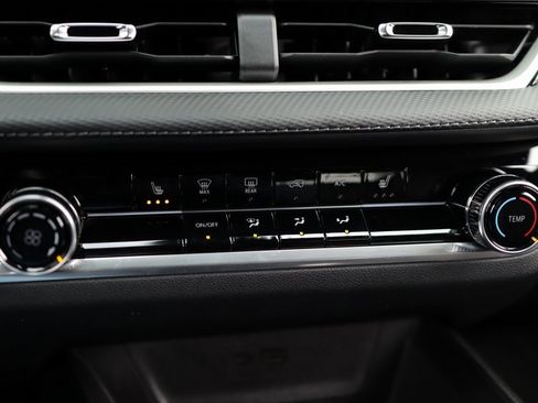 Used 2026 Chevrolet Equinox LT w/ Midnight Edition image 17