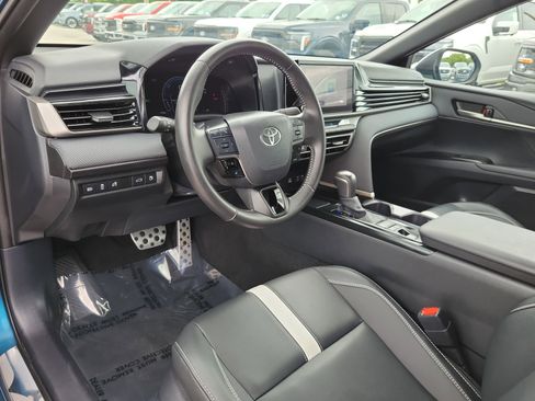 Used 2025 Toyota Camry SE FWD image 10
