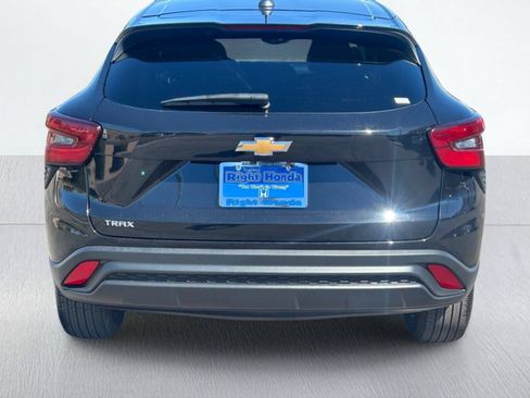 Used 2025 Chevrolet Trax LS FWD image 10