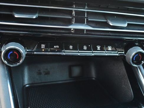 Used 2024 Chevrolet Traverse LS image 32