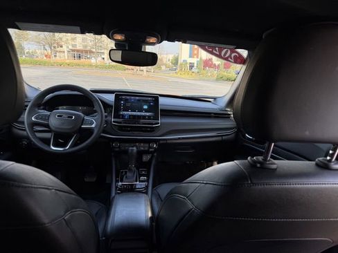 Used 2025 Jeep Compass Trailhawk w/ Trailhawk Elite Group image 47