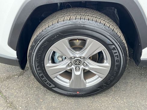 Used 2025 Toyota RAV4 XLE image 31