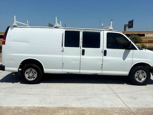 Used 2012 Chevrolet Express 2500 Extended RWD image 2