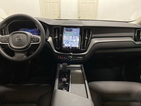 Used 2025 Volvo XC60 B5 Core image 12