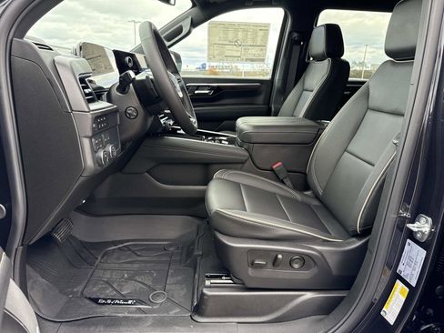 New 2026 Chevrolet Suburban Premier image 9