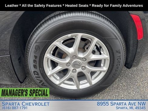 Used 2025 Chrysler Pacifica Select FWD image 32