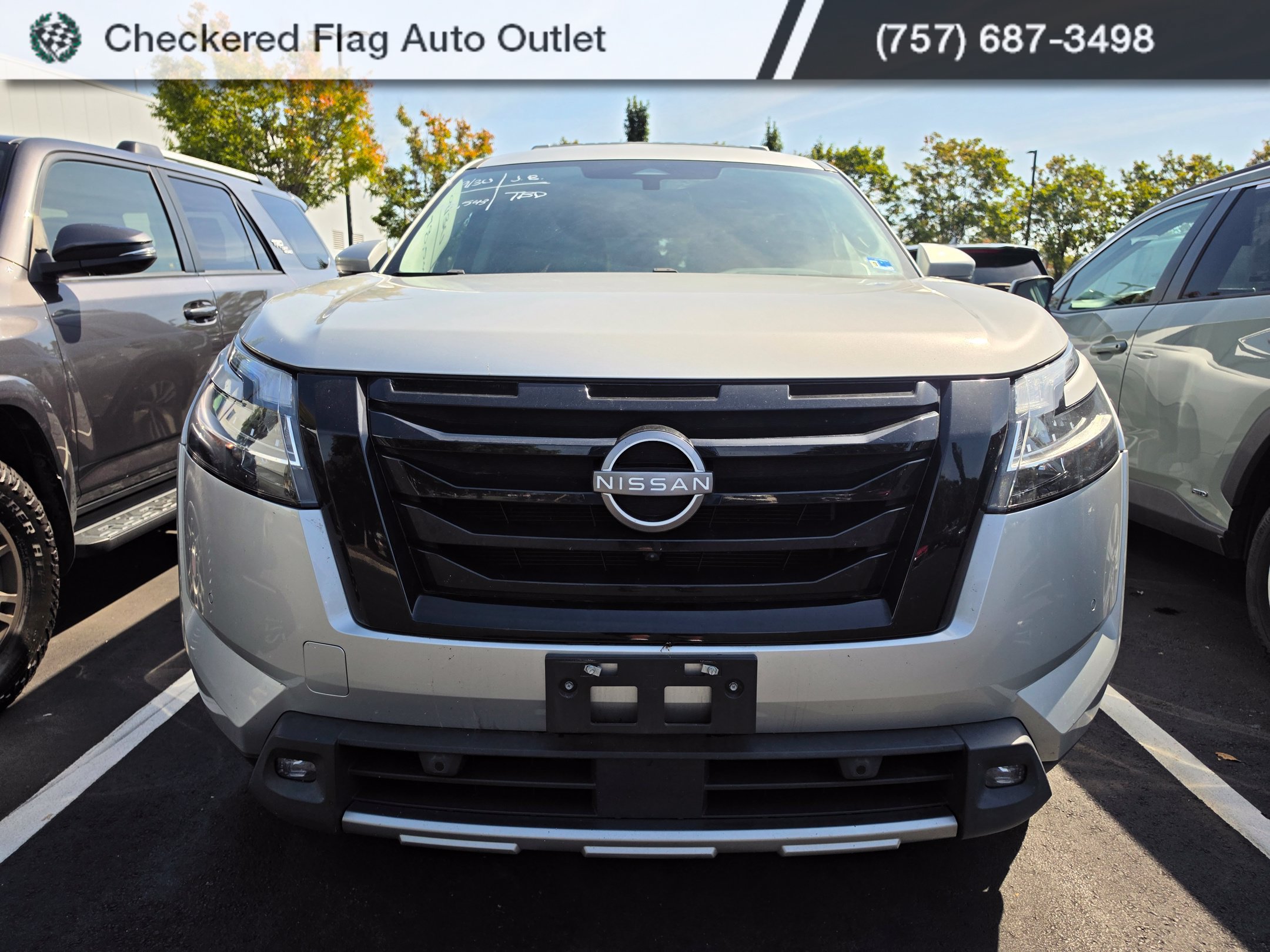 Used 2022 Nissan Pathfinder SL w/ SL Black Package FWD image 2