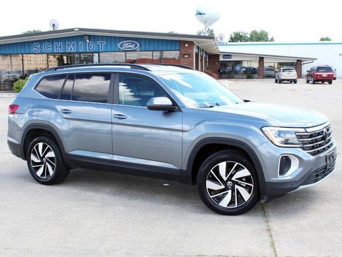 Used 2024 Volkswagen Atlas SE image 3