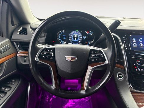 Used 2018 Cadillac Escalade ESV Luxury image 9