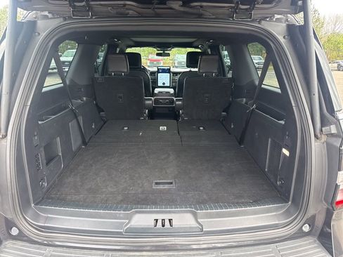 Used 2022 Ford Expedition Max Limited image 18