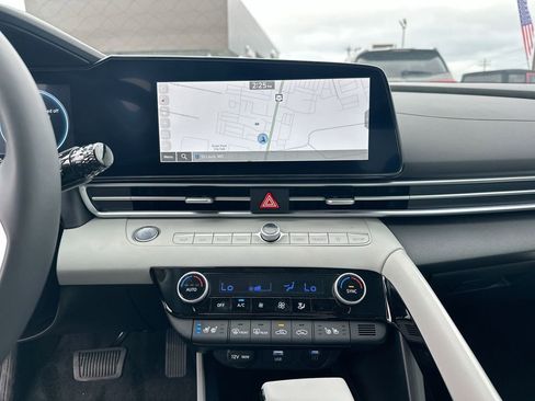 New 2025 Hyundai Elantra Limited image 46