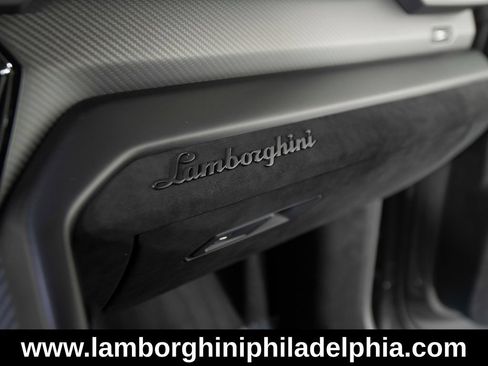 Used 2024 Lamborghini Urus Performante AWD/4WD image 24