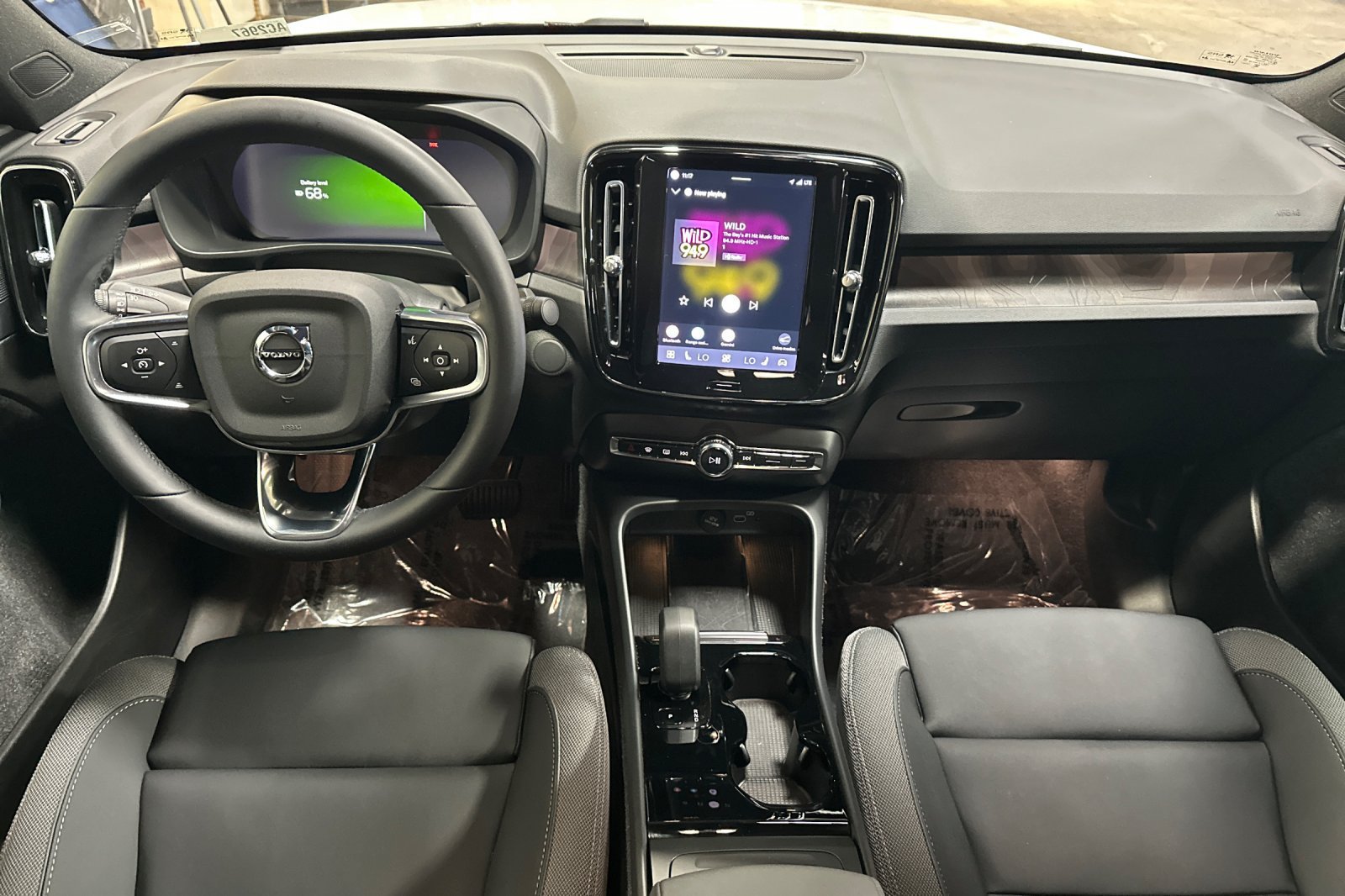 Certified 2023 Volvo C40 P8 Recharge Plus w/ Protection Package Premier AWD/4WD image 3