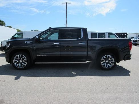 Used 2023 GMC Sierra 1500 Denali w/ Denali Reserve Package AWD/4WD image 3