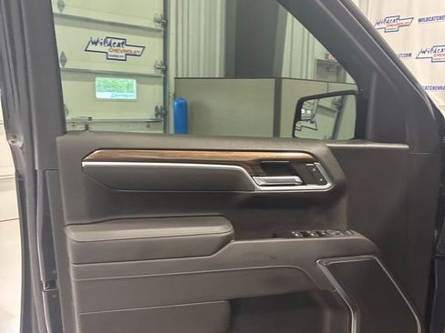 Used 2022 Chevrolet Silverado 1500 LT w/ Z71 Off-Road Package AWD/4WD image 16