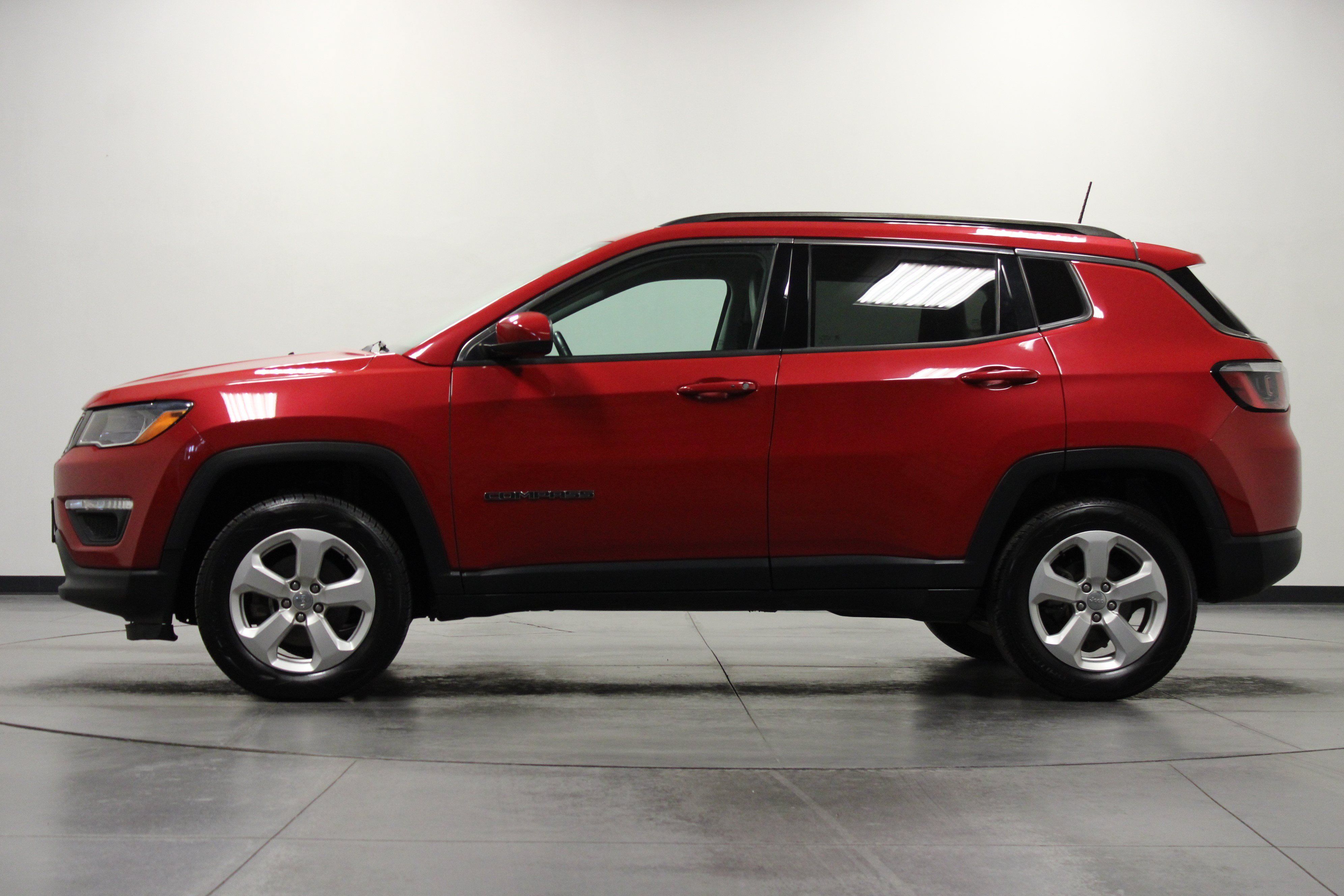 Used 2019 Jeep Compass Latitude w/ Popular Equipment Group AWD/4WD image 7