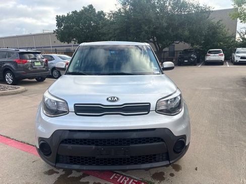 Used 2018 Kia Soul FWD image 2