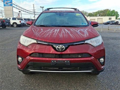 Used 2018 Toyota RAV4 XLE image 2