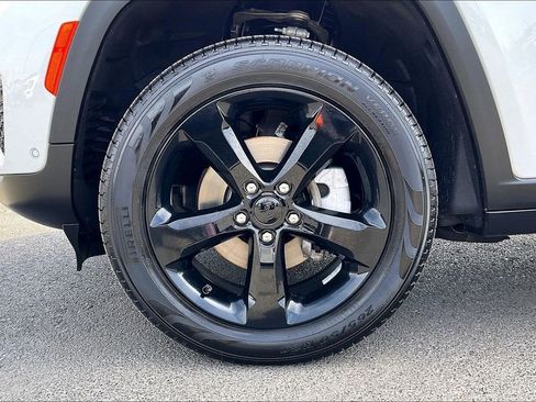 Used 2025 Jeep Grand Cherokee Limited w/ Luxury Tech Group II image 35