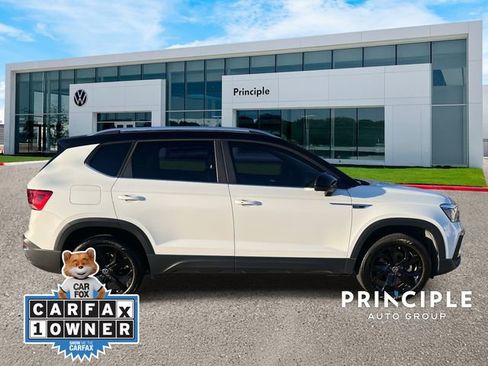 Certified 2023 Volkswagen Taos SE w/ Panoramic Sunroof Package image 5