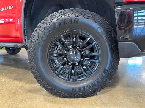 Used 2024 Chevrolet Silverado 2500 ZR2 w/ Snow Plow Prep/Camper Package AWD/4WD image 11