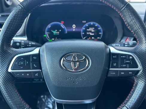 Certified 2025 Toyota Sienna XSE w/ XSE Premium Package image 25