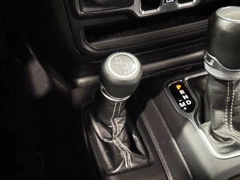 Used 2021 Jeep Gladiator Overland w/ Popular Equipment Package image 38