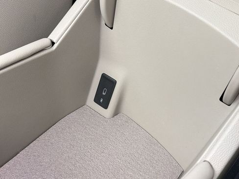 New 2026 Volkswagen Atlas SE image 32