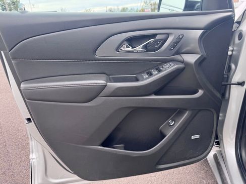 Used 2021 Chevrolet Traverse Premier AWD/4WD image 9