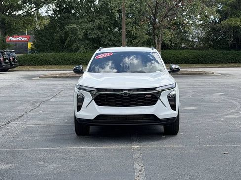 Used 2025 Chevrolet Trax RS w/ Driver Confidence Package FWD image 2