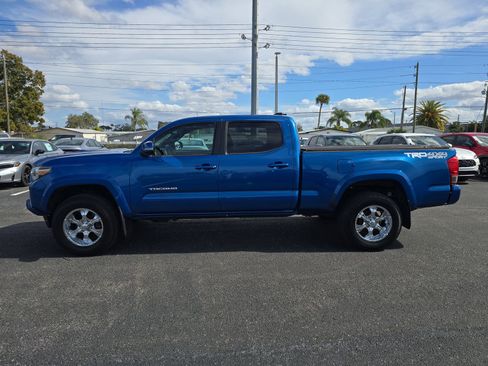 Used 2016 Toyota Tacoma TRD Sport image 6