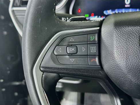 Used 2023 Jeep Grand Cherokee Altitude RWD image 16