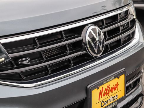 Certified 2022 Volkswagen Tiguan SE R-Line FWD image 5