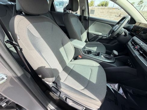 Used 2025 Kia K4 LXS image 35