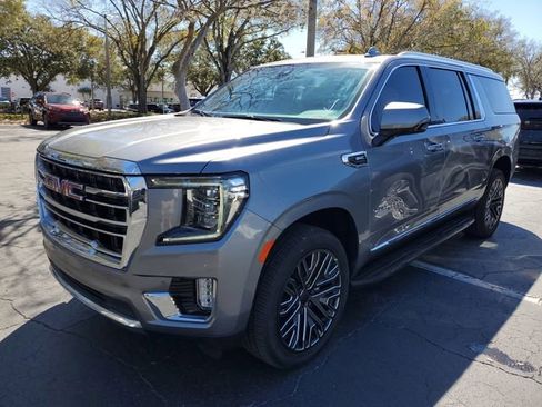 Used 2021 GMC Yukon XL SLT w/ SLT Premium Package image 2