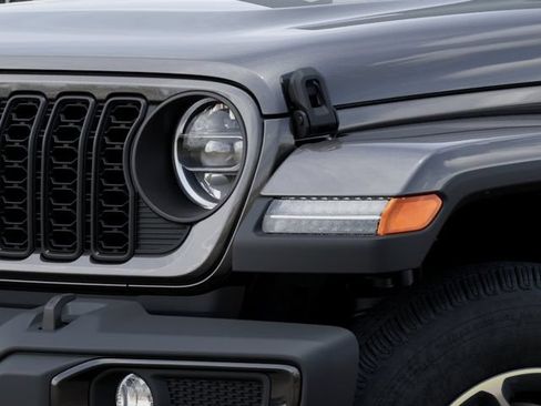 Used 2025 Jeep Gladiator Sport AWD/4WD image 10