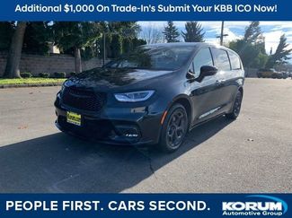 Used 2022 Chrysler Pacifica Touring-L w/ Uconnect Theater Family Group 360° Tour