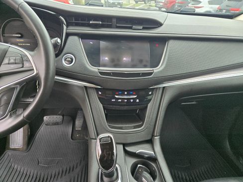 Used 2018 Cadillac XT5 Luxury image 7