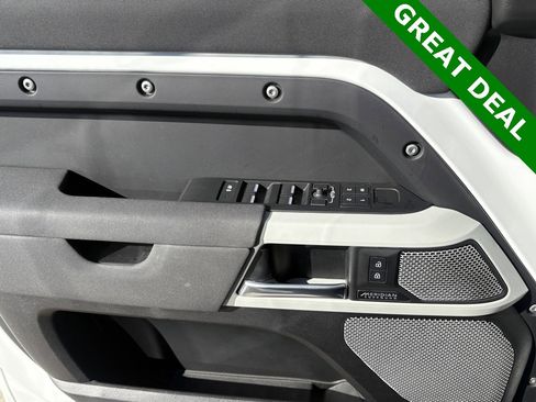 Used 2023 Land Rover Defender 130 SE image 31