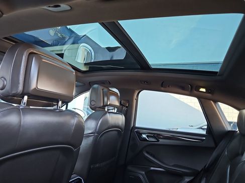 Used 2017 Porsche Macan image 21