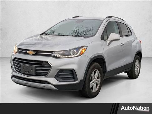 Used 2020 Chevrolet Trax LT w/ LT Convenience Package image 1
