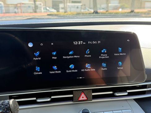 Used 2025 Hyundai Elantra Limited image 21